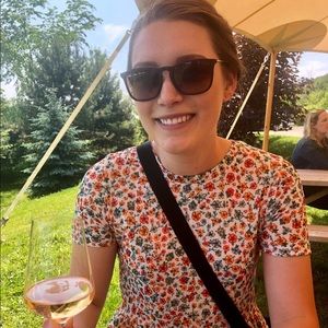 Meet your Posher, Jennifer